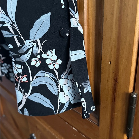 Charter Club Black Floral Silky Flutter Sleeve Tie Neck Blouse - Picture 4 of 6